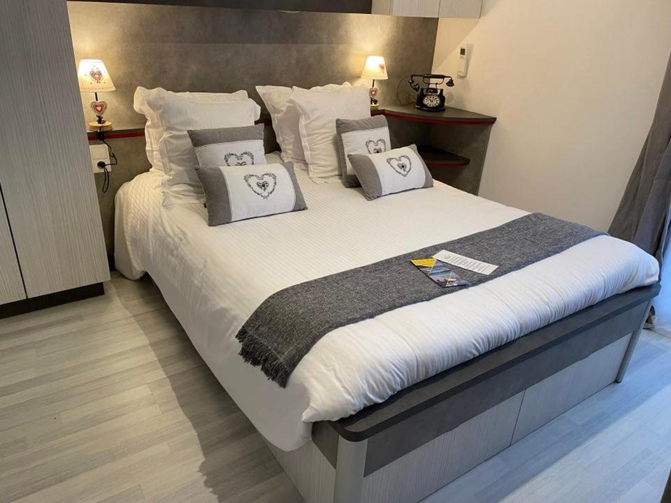 Hotel Le Mediterranee Hyeres Exterior photo