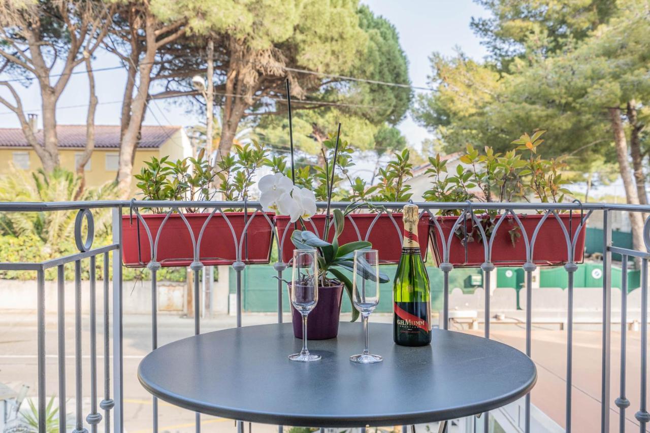 Hotel Le Mediterranee Hyeres Exterior photo