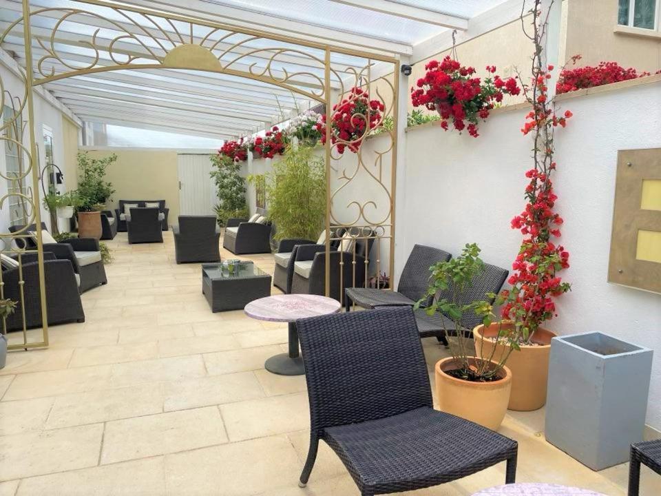 Hotel Le Mediterranee Hyeres Exterior photo