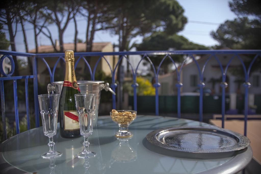 Hotel Le Mediterranee Hyeres Exterior photo